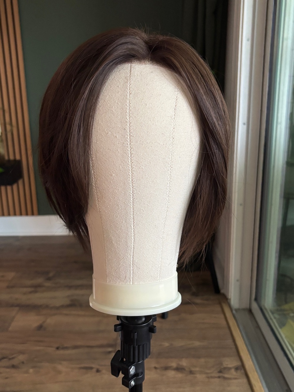 JB Khloe wig in brown